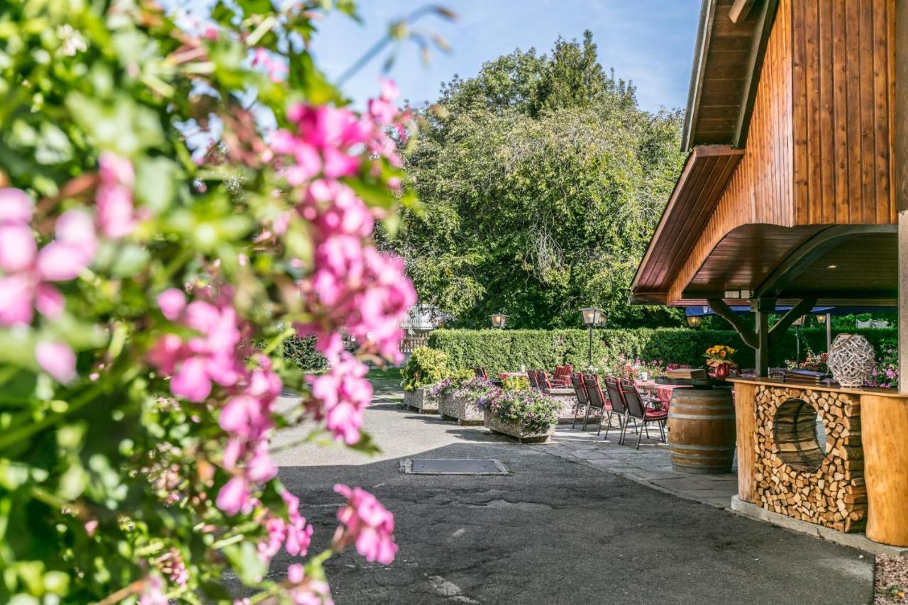 - Landgasthof Rebstock Hotel